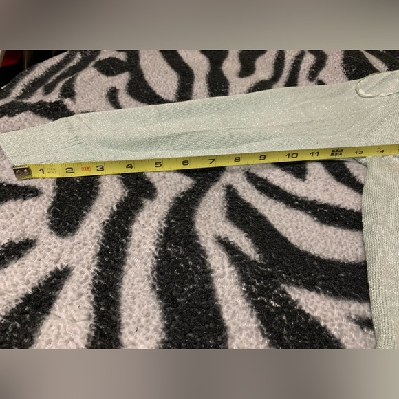 Joseph A. Light Green Shimmery Sweater Size Medium - Picture 8 of 8